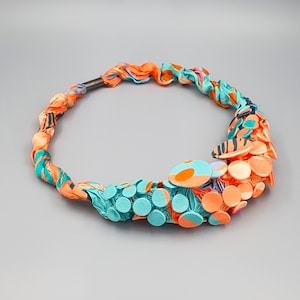 Collier Textile, Textile Jewelry, Unique Bib Necklace, Orange Necklace, Fabric Necklace, Handmade Fabric Necklace, Bold Statement Necklace