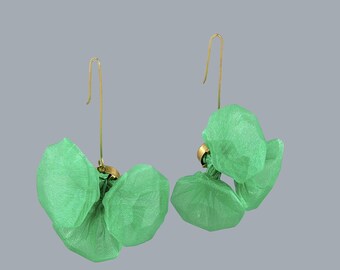 Boucles d'oreilles avant-gardistes, Boucles d'oreilles tendance vertes, Bijoux en tissu, Bijoux avant-gardistes, Boucles d'oreilles en tissu, Boucles d'oreilles bohèmes, Boucles d'oreilles insolites