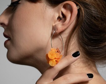 Boucles d'oreilles audacieuses, Boucles d'oreilles en tissu, Bijoux en textile, Longues boucles d'oreilles pendantes, Accessoires colorés, Boucles d'oreilles fleurs, Boucles d'oreilles faites main