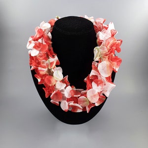 Stof ketting, rode Boho ketting, rode dikke ketting, stoffen sieraden, rode verklaring ketting, lange rode ketting, Shibori sieraden
