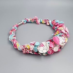 Collier Textile, Textile Jewelry, Unique Bib Necklace, Colorful Fabric Necklace, Handmade Fabric Necklace, Bold Statement Necklace, Handmade