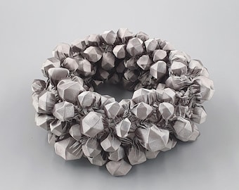 Grauer Choker, Avantgarde Kette, Oversized Kette Frauen, Choker Kette, Kette, Stoff Kette, Schal Kette, Textil Schmuck, Breiter Choker
