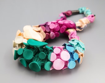 Collier Textile, Textile Jewelry, Handmade Fabric Necklace, Unique Bib Necklace, Colorful Necklace, Fabric Necklace, Bold Statement Necklace