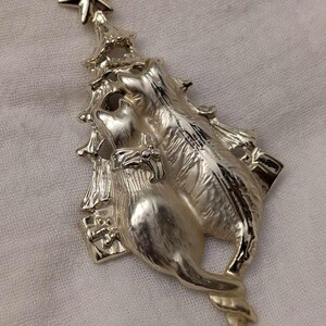 Vintage AJC Gold Tone Cat/Kitty Sitting In Front Of Christmas Tree Brooch