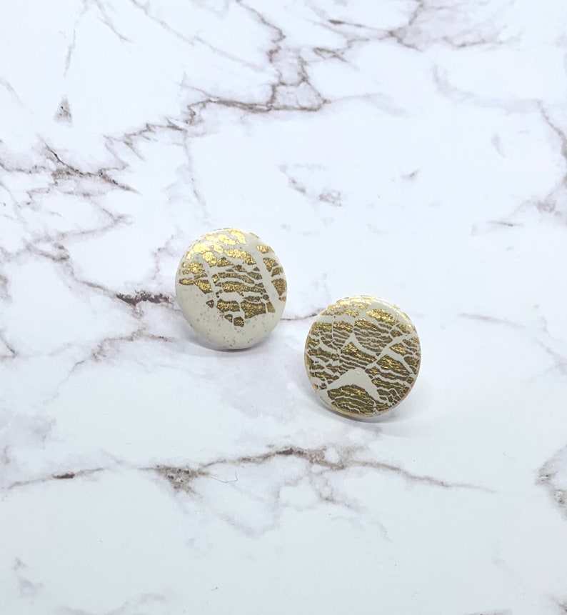 Gold Crackle White Studs image 0