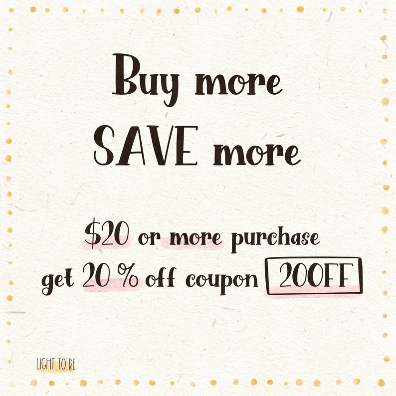 Pode incluir: Um fundo branco com texto castanho que diz "Compre mais, poupe mais 20 &euro; ou mais de compra, obtenha um cup&atilde;o de desconto de 20% 200FF". O texto &eacute; escrito &agrave; m&atilde;o e tem um destaque rosa.