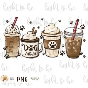 Op de afbeelding: Digitale illustratie van vier koffiedranken met slagroom en rietjes. Op een mok staat "Dog Mom" met pootafdrukken. Zwarte pootafdrukken zijn verspreid rond de drankjes. De afbeelding heeft de tekst "PNG" en "Commercial Use Print File".