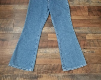 Jeans Tommy Hilfiger, jean à fond évasé, bleu délavage moyen, coupe-hanche taille basse // taille 32 pour femme