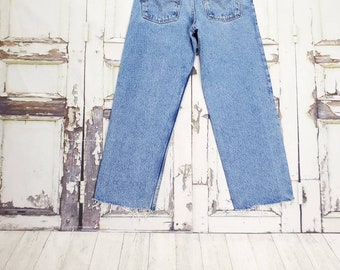 Levis Mid Rise Ankle Crop Jeans Medium light wash // Women's size XS  24 00 0  XXS Petite