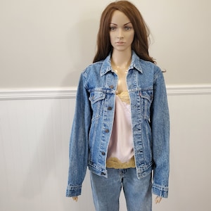 Vintage Levi&#39;s Red Tab Denim Blue Jean Jacket Made in the USA Size Medium M
