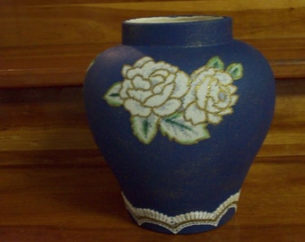 Blue vase with lace flowers