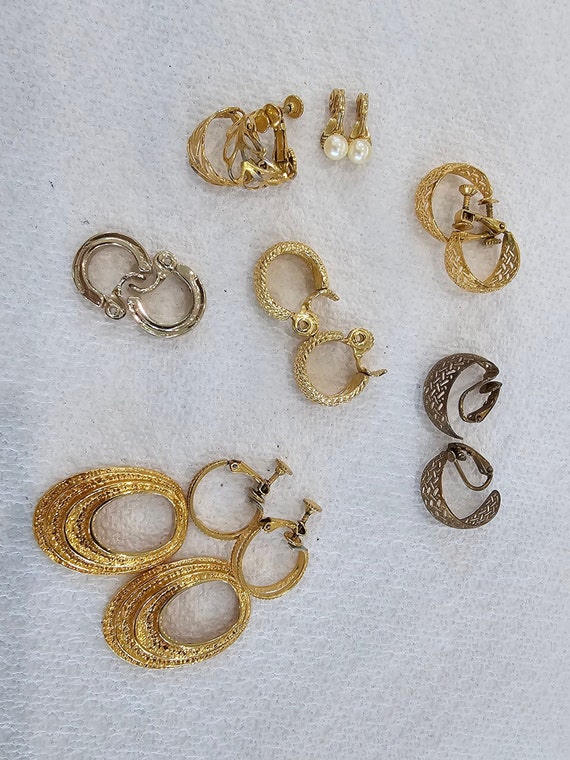 Gold Tone Vintage Small Hoop Earrings Clip Back Mo