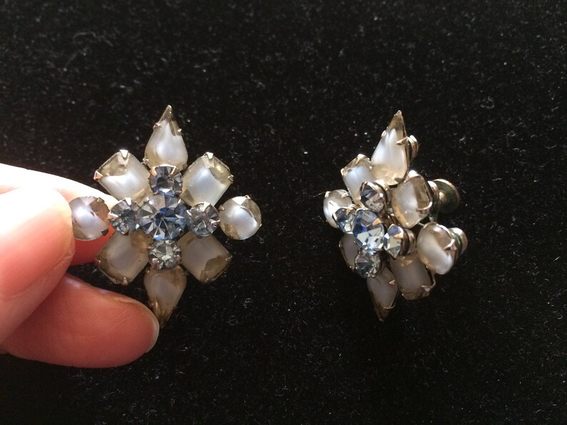 WEISS Blue Rhinestone /& Givre Glass Screw Back Earrings Vintage Diamond Shaped Earrings Pale Blue Givre Glass Screw Backs