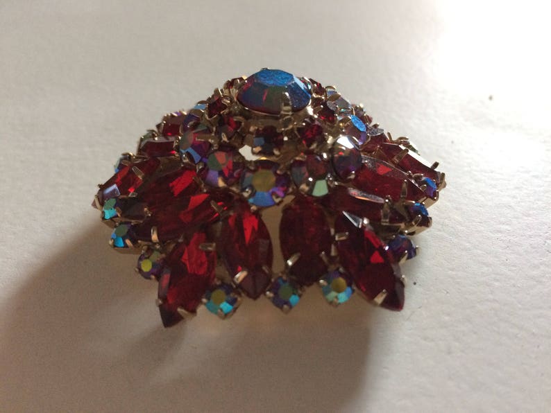 Aurora Borealis Gold Tone Domed Pin Domed /& Layered Red Rhinestone Brooch Red AB Crystals Vintage Brooch
