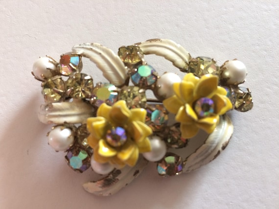 Vintage Clip Brooch Blue Flower with Pearl to Centre Surrounded by Rhinestones