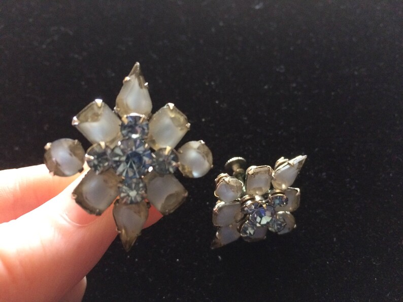 WEISS Blue Rhinestone /& Givre Glass Screw Back Earrings Vintage Diamond Shaped Earrings Pale Blue Givre Glass Screw Backs