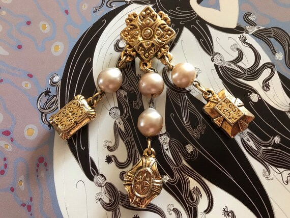 CHANTAL THOMASS Faux Baroque Pearl Dangle Brooch,… - image 2