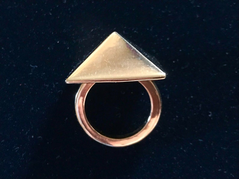 Kenneth Jay Lane Gold Metal Pyramid Ring, KJL Statement Ring, 1990s Vintage Pyramid Ring, U.K Size T.5 image 9