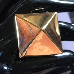 Kenneth Jay Lane Gold Metal Pyramid Ring, KJL Statement Ring, 1990s Vintage Pyramid Ring, U.K Size T.5 image 8