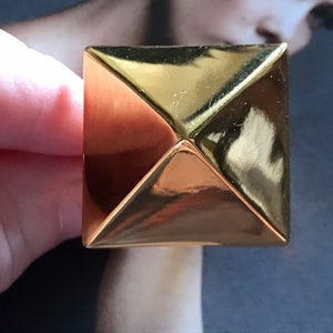 Kenneth Jay Lane Gold Metal Pyramid Ring, KJL Statement Ring, 1990s Vintage Pyramid Ring, U.K Size T.5 image 1