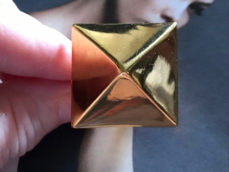 Kenneth Jay Lane Gold Metal Pyramid Ring, KJL Statement Ring, 1990s Vintage Pyramid Ring, U.K Size T.5 image 1