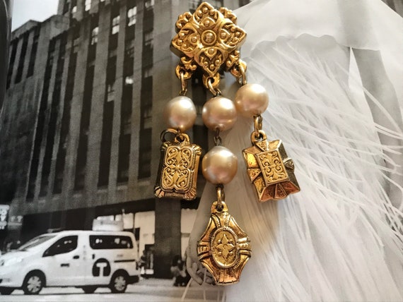 CHANTAL THOMASS Faux Baroque Pearl Dangle Brooch,… - image 1