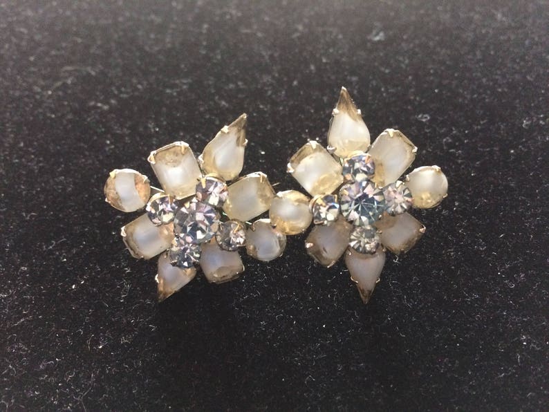 WEISS Blue Rhinestone /& Givre Glass Screw Back Earrings Vintage Diamond Shaped Earrings Pale Blue Givre Glass Screw Backs