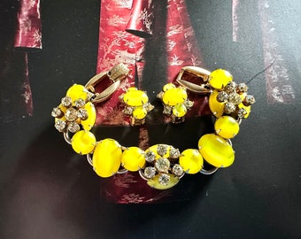 JULIANA D&E Bracelet and Clip On Earrings Set, Yellow Glass Cabochons, Pale Yellow Rhinestone, Delizza and Elster, 1960s Vintage