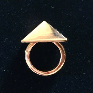 Kenneth Jay Lane Gold Metal Pyramid Ring, KJL Statement Ring, 1990s Vintage Pyramid Ring, U.K Size T.5 image 5