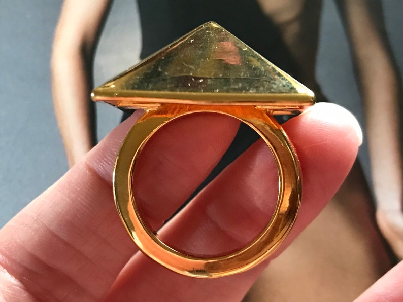 Kenneth Jay Lane Gold Metal Pyramid Ring, KJL Statement Ring, 1990s Vintage Pyramid Ring, U.K Size T.5 image 7