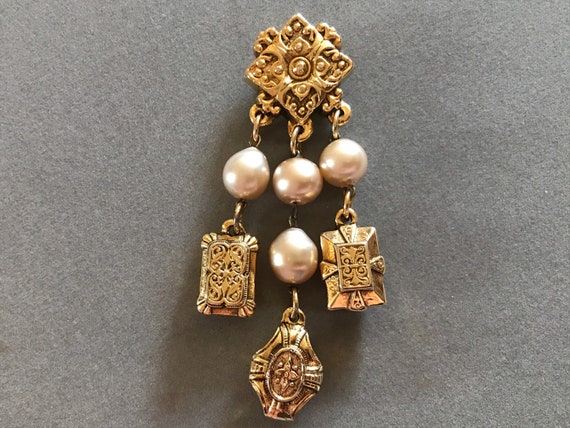 CHANTAL THOMASS Faux Baroque Pearl Dangle Brooch,… - image 3