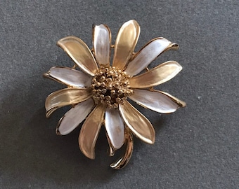 White & Gold Flower Brooch, Gold Metal Floral Pin, Figural Brooch, Vintage Gold Flower Pin, Single Flower