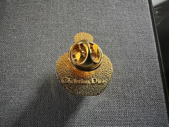 Dior lapel pin 2025