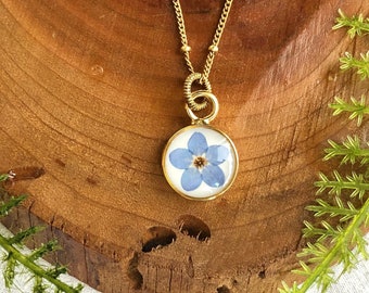 Forget Me Not Small Circle Necklace, Real Flower Necklace, Botanical Jewelry, Unique Gifts, Memorial Gift, Flower Jewelry, Botanical, Resin