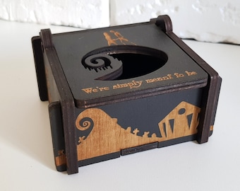 Carillon: regalo in legno inciso "This is Halloween"