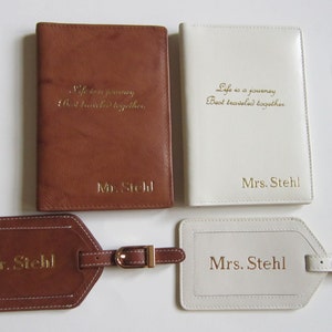 Portefeuille passeport RFID/porte-cartes de vaccination, couverture de passeport monogrammée, cadeau de demoiselle d'honneur, couverture de passeport RFID, cadeau d'anniversaire, cadeau de voyage
