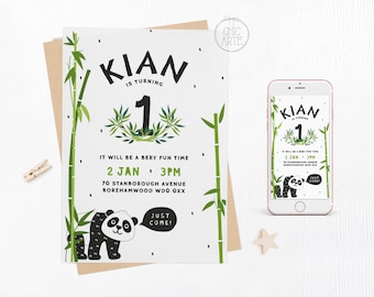Op de afbeelding: Een witte uitnodiging met groene bamboestokken en een zwart-witte pandabeer. De uitnodiging zegt "Kian wordt 1" en bevat de datum en tijd van het feest. Er staat ook "Het wordt een hele leuke tijd. Kom gewoon!"
