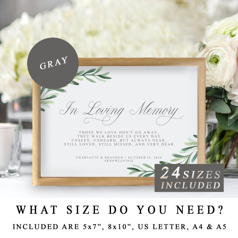 Pu&ograve; includere: Un biglietto commemorativo stampabile con una cornice grigia e uno sfondo bianco. Il biglietto presenta un design a foglie verdi e il testo "In Loving Memory". Il testo continua con una citazione su coloro che sono scomparsi, seguita dai nomi "Charlotte & Brandon" e dalla data "19 ottobre 2020". Il biglietto include anche l'hashtag "#Knowles2020" e il testo "24 dimensioni incluse".
