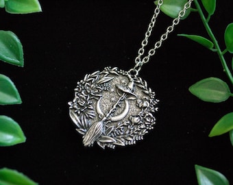 Collier balai de sorcière wicca lune chapeau de sorcière fleur faune médaillon cadeau