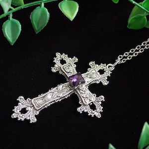 Verzierter 835 Silber Jugendstil Kreuz Anhänger Mit Rosendekor & Lila
