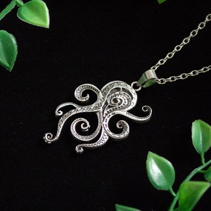 Silver tone viking celtic swirl Cthulhu octopus Pendant Necklace