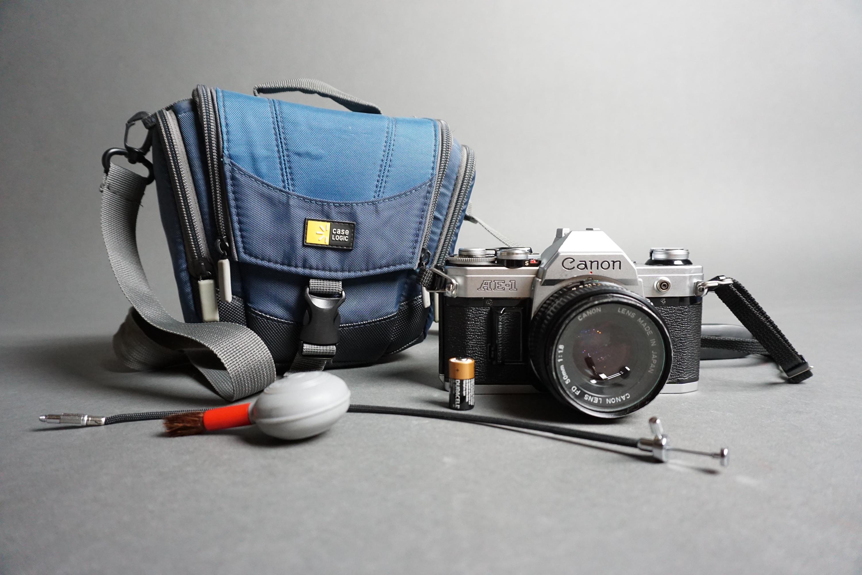 Canon AE-1 ￼ボディとストラップのみ Canon AE-1 ￼ボディとストラップのみ Canon AE-1 ボディと