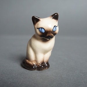 Vintage Hagen Renaker Mini Cat Seated Figurine, Early Hagen Renaker Siamese Momma Cat, Ceramic Cat Figurine, Hagen Renaker Siamese Seated