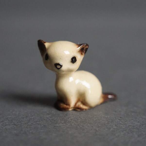 Retouched Hagen Renaker Siamese Kitten, Tiny Mini Miniature Vintage Sitting Siamese Kitten Figurine, Ceramic Sitting Cat, Micro Siamese Cat