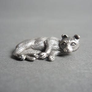 Vintage Miniature Pewter Curled Cat Figurine, Miniature Pewter Cat, Metal Lying Cat Figurine, Pewter Animals, Cat Lover Gift, Mini, Kitten