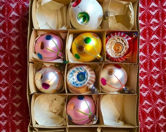 vintage glass christmas tree ornaments decorations 8 large hand blown hand painted mid century christmas baubles indents concave 1950s - 1950s Christmas Decorations vintage glass christmas tree ornaments decorations 8 large hand blown hand painted mid century christmas baubles indents concave 1950s - 1950s Christmas Decorations