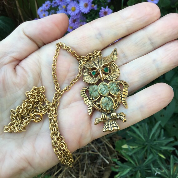 Vintage Owl Pendant with Emerald Coloured Glass Eyes Jade Green Agate Stones Set in Gold Tone Metal. with Chain. Perfect Stocking Filler