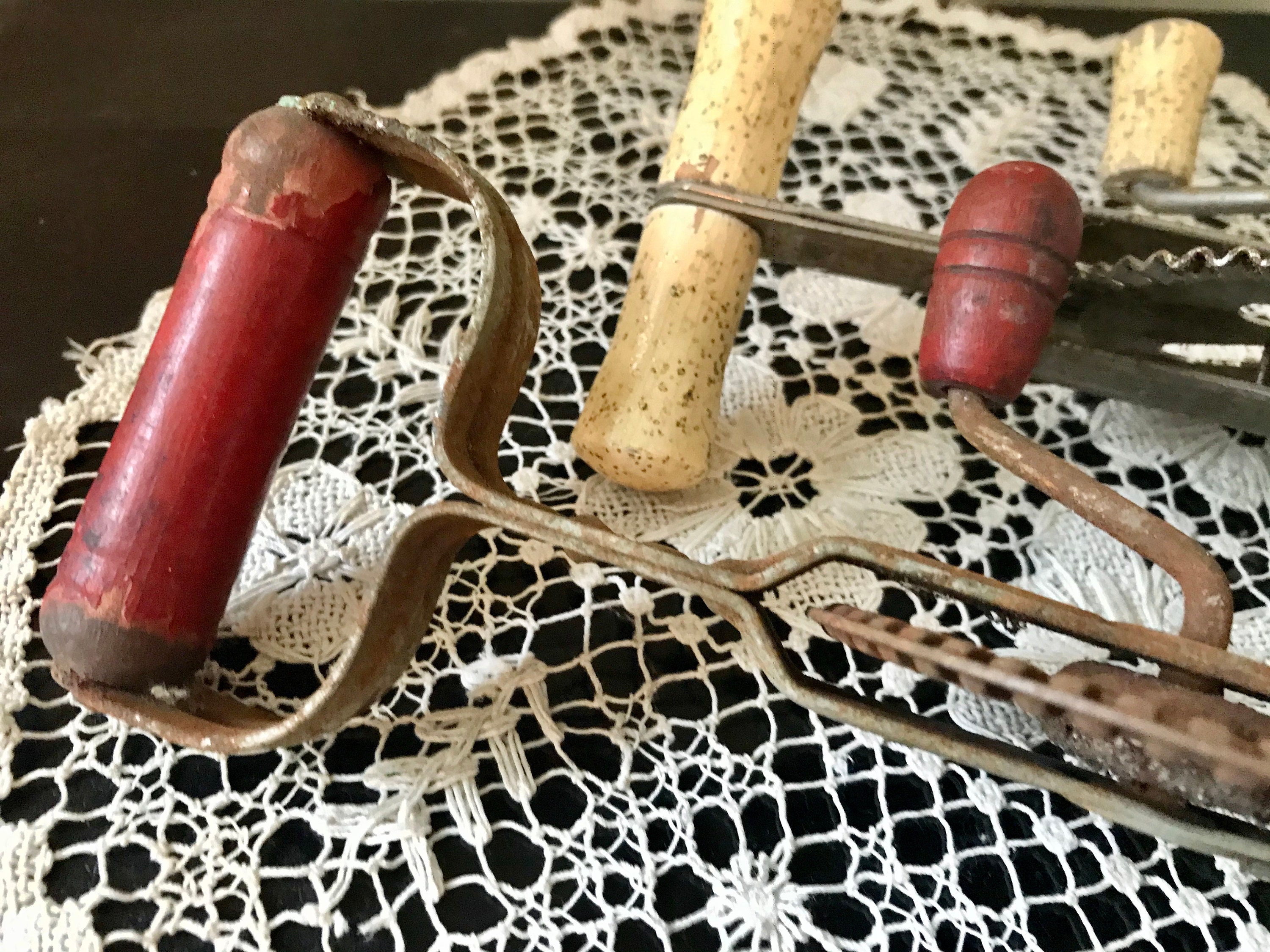 Pair Vintage EGG Beaters/red Handle Egg Beater/white With Gold Etsy