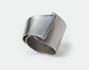Geometric Stainless Steel Ring: Handmade Greek Design