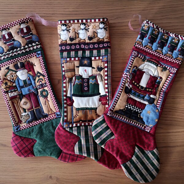 Grandes chaussettes de Noël matelassées à accrocher au sapin, tissu vintage et laine de luxe